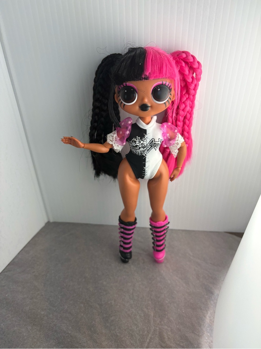 L.O.L. Surprise OMG Remix Rock Metal Chick Doll Clothes and Boots